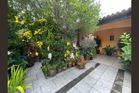 Casa à venda com 228m², 4 quartos e 3 vagas