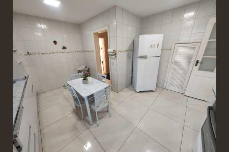 Casa à venda com 279m², 3 quartos e 4 vagas
