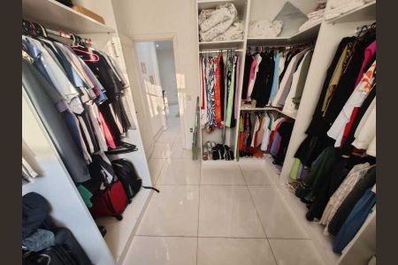 Casa à venda com 279m², 3 quartos e 4 vagas