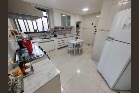 Casa à venda com 279m², 3 quartos e 4 vagas