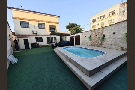 Casa à venda com 279m², 3 quartos e 4 vagas