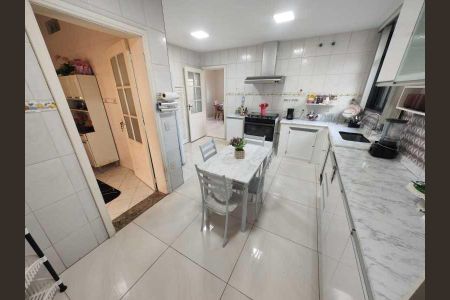 Casa à venda com 279m², 3 quartos e 4 vagas