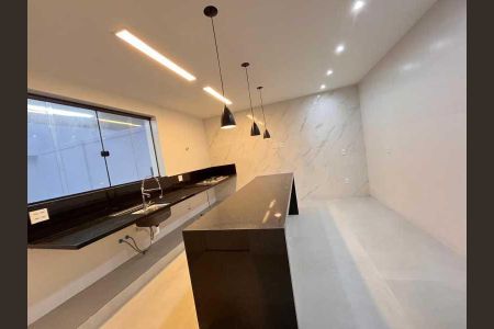 Casa à venda com 375m², 5 quartos e 4 vagas