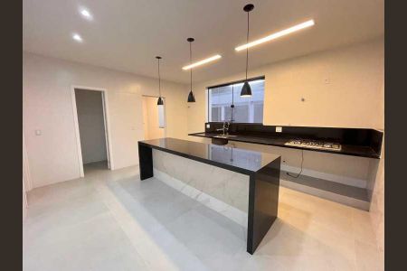 Casa à venda com 375m², 5 quartos e 4 vagas