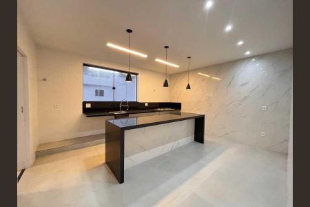Casa à venda com 375m², 5 quartos e 4 vagas