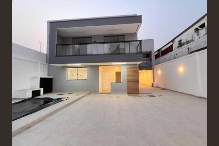 Casa à venda com 375m², 5 quartos e 4 vagas