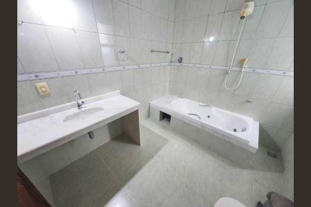 Casa à venda com 204m², 3 quartos e 2 vagas