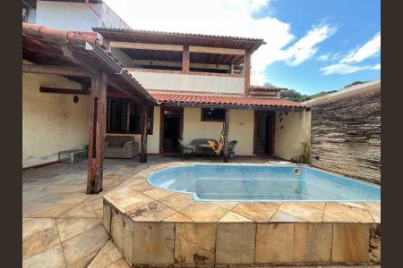 Casa à venda com 192m², 3 quartos e 2 vagas