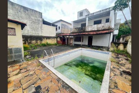 Casa à venda com 261m², 6 quartos e 4 vagas