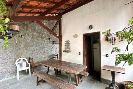 Casa à venda com 524m², 4 quartos e 3 vagas Casa à venda com 524m², 4 quartos e 3 vagasÁrea Externa