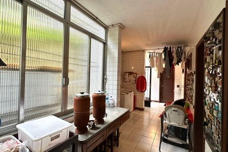 Casa à venda com 524m², 4 quartos e 3 vagas Casa à venda com 524m², 4 quartos e 3 vagasÁrea de Serviço