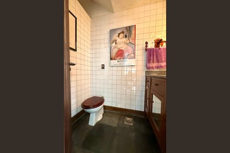 Casa à venda com 524m², 4 quartos e 3 vagas Casa à venda com 524m², 4 quartos e 3 vagasLavabo 2