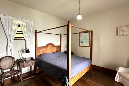 Casa à venda com 524m², 4 quartos e 3 vagas Casa à venda com 524m², 4 quartos e 3 vagasSuíte