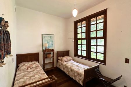 Casa à venda com 524m², 4 quartos e 3 vagas Casa à venda com 524m², 4 quartos e 3 vagasQuarto 2