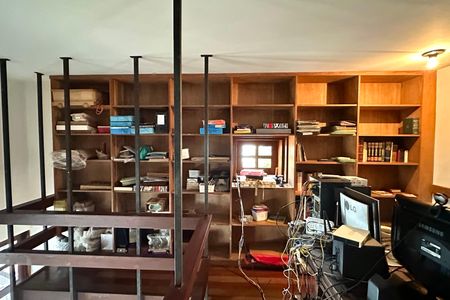 Casa à venda com 524m², 4 quartos e 3 vagas Casa à venda com 524m², 4 quartos e 3 vagasEscritório