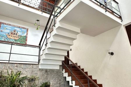 Casa à venda com 524m², 4 quartos e 3 vagas Casa à venda com 524m², 4 quartos e 3 vagasSala