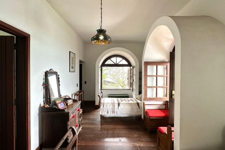 Casa à venda com 524m², 4 quartos e 3 vagas Casa à venda com 524m², 4 quartos e 3 vagasQuarto 1