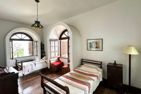 Casa à venda com 524m², 4 quartos e 3 vagas Casa à venda com 524m², 4 quartos e 3 vagasQuarto 1