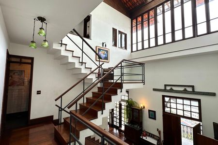 Casa à venda com 524m², 4 quartos e 3 vagas Casa à venda com 524m², 4 quartos e 3 vagasCorredor