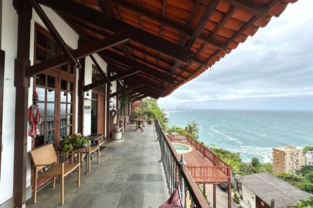 Casa à venda com 524m², 4 quartos e 3 vagas Casa à venda com 524m², 4 quartos e 3 vagasVaranda