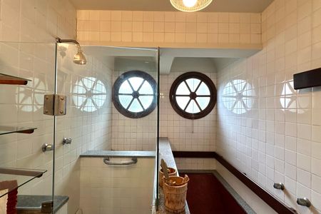 Casa à venda com 524m², 4 quartos e 3 vagas Casa à venda com 524m², 4 quartos e 3 vagasBanheiro da Suíte