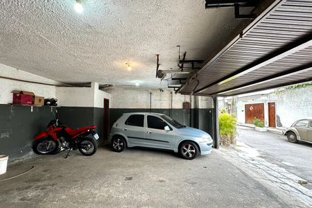 Casa à venda com 524m², 4 quartos e 3 vagas Casa à venda com 524m², 4 quartos e 3 vagasGaragem
