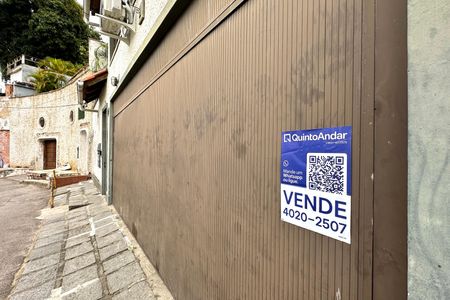 Casa à venda com 524m², 4 quartos e 3 vagas Casa à venda com 524m², 4 quartos e 3 vagasPlaca