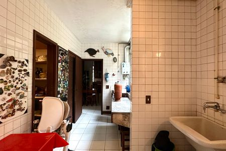 Casa à venda com 524m², 4 quartos e 3 vagas Casa à venda com 524m², 4 quartos e 3 vagasÁrea de Serviço