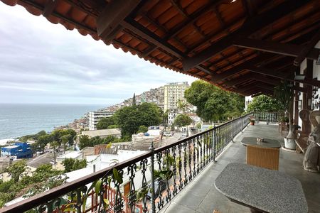 Casa à venda com 524m², 4 quartos e 3 vagas Casa à venda com 524m², 4 quartos e 3 vagasVaranda