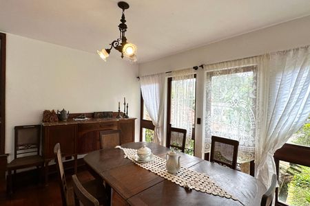Casa à venda com 524m², 4 quartos e 3 vagas Casa à venda com 524m², 4 quartos e 3 vagasSala de Jantar