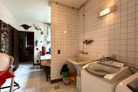 Casa à venda com 524m², 4 quartos e 3 vagas Casa à venda com 524m², 4 quartos e 3 vagasÁrea de Serviço