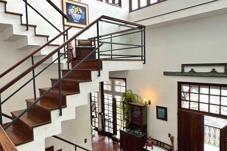 Casa à venda com 524m², 4 quartos e 3 vagas Casa à venda com 524m², 4 quartos e 3 vagasCorredor