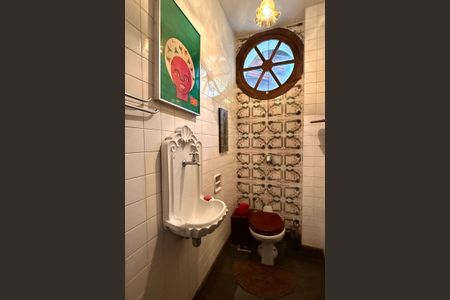 Casa à venda com 524m², 4 quartos e 3 vagas Casa à venda com 524m², 4 quartos e 3 vagasLavabo 1