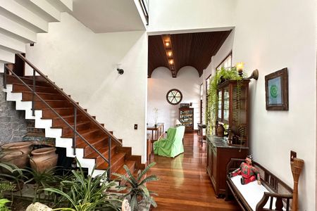 Casa à venda com 524m², 4 quartos e 3 vagas Casa à venda com 524m², 4 quartos e 3 vagasSala