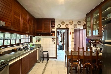 Casa à venda com 524m², 4 quartos e 3 vagas Casa à venda com 524m², 4 quartos e 3 vagasCozinha