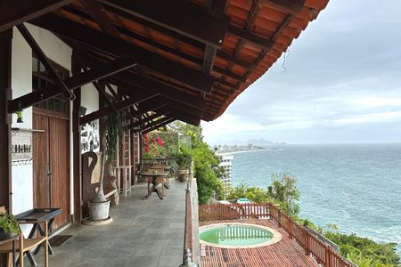 Casa à venda com 524m², 4 quartos e 3 vagas Casa à venda com 524m², 4 quartos e 3 vagasÁrea Externa