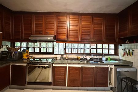 Casa à venda com 524m², 4 quartos e 3 vagas Casa à venda com 524m², 4 quartos e 3 vagasCozinha