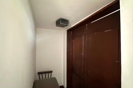 Casa à venda com 524m², 4 quartos e 3 vagas Casa à venda com 524m², 4 quartos e 3 vagasCorredor