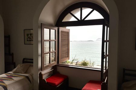 Casa à venda com 524m², 4 quartos e 3 vagas Casa à venda com 524m², 4 quartos e 3 vagasQuarto 1