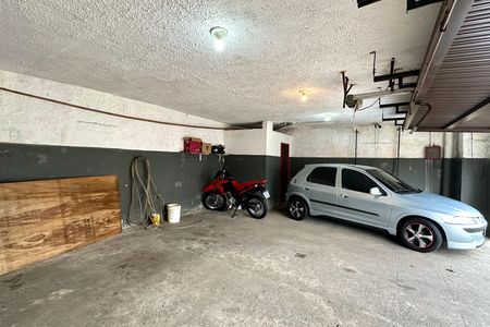 Casa à venda com 524m², 4 quartos e 3 vagas Casa à venda com 524m², 4 quartos e 3 vagasGaragem