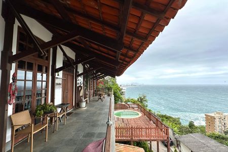 Casa à venda com 524m², 4 quartos e 3 vagas Casa à venda com 524m², 4 quartos e 3 vagasÁrea Externa