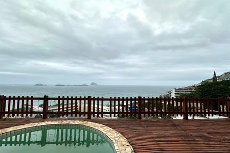 Casa à venda com 524m², 4 quartos e 3 vagas Casa à venda com 524m², 4 quartos e 3 vagasÁrea Externa