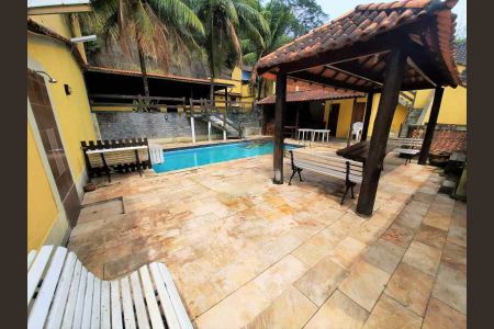 Casa de condomínio à venda com 331m², 4 quartos e 4 vagas