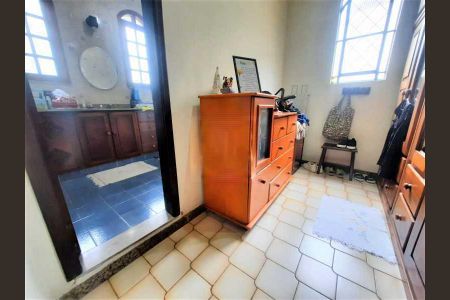 Casa de condomínio à venda com 331m², 4 quartos e 4 vagas