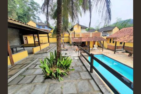 Casa de condomínio à venda com 331m², 4 quartos e 4 vagas