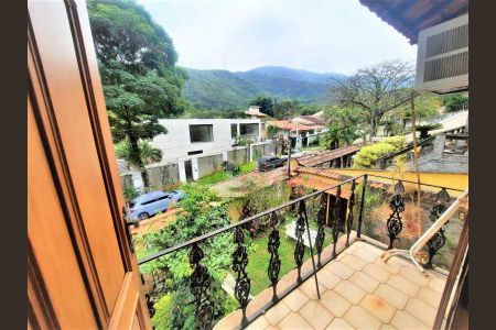 Casa de condomínio à venda com 331m², 4 quartos e 4 vagas