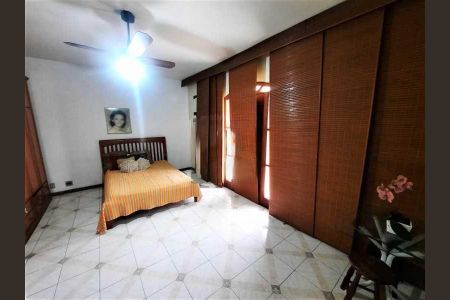 Casa de condomínio à venda com 331m², 4 quartos e 4 vagas