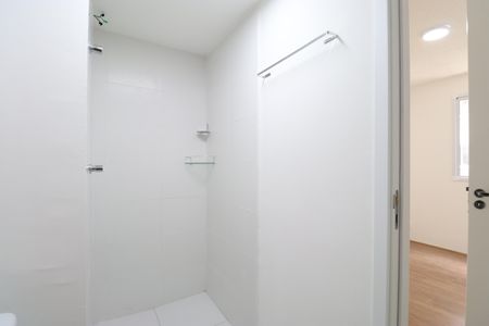 Banheiro de apartamento para alugar com 1 quarto, 35m² em Parque Industrial Tomas Edson, São Paulo