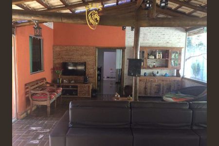 Casa à venda com 4 quartos, 1000m² em Quintas do Jacubá, Contagem