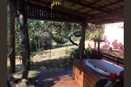 Casa à venda com 4 quartos, 1000m² em Quintas do Jacubá, Contagem